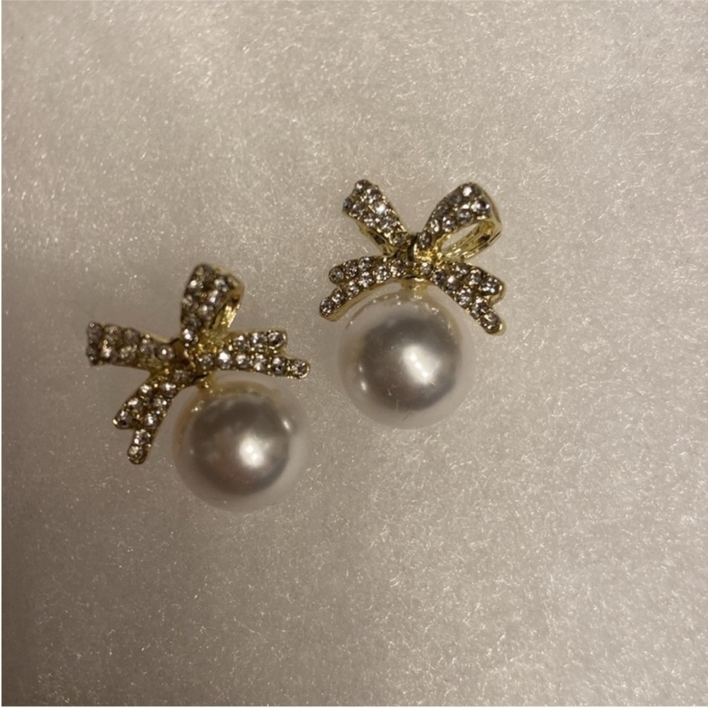 Anthropologie Kari Pearl and Bow Gold Rhinestone Classy Earrings - Picture 6 of 7